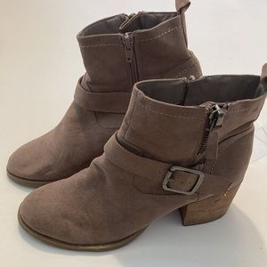 Suede ankle boots 7 women